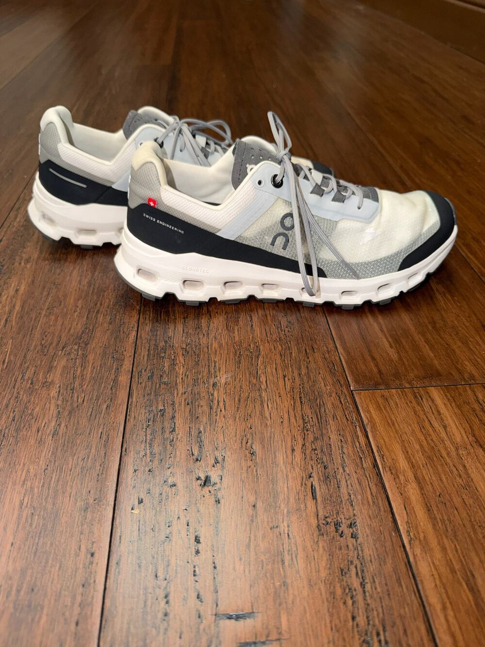 On Cloudvista trail running sneakers Glacier/Black Women’s 9